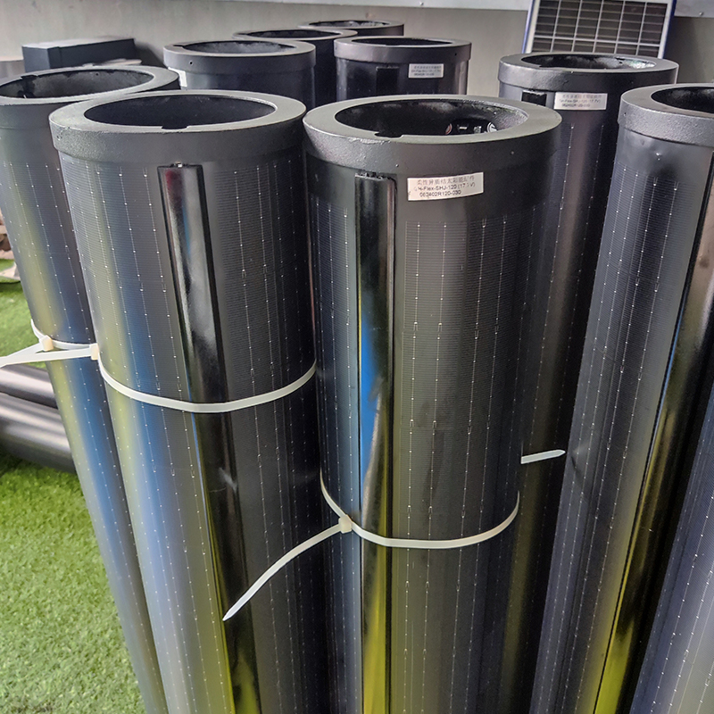 Flexibel zonnepaneel van 140 W: krachtige, elegante en veelzijdige stroomoplossing voor verlichtingsmasten en parkverlichting
